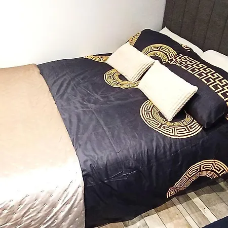 Citywest Luxury Ensuite Attic Room With Workspace Near Luas Rum i privatbostad *