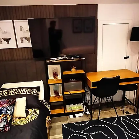 Luxury Attic Ensuite With Workspace & Free Parking Near Luas Homestay szállás Citywest