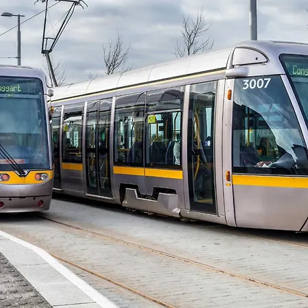 Homestay szállás Luxury Attic Ensuite With Workspace & Free Parking Near Luas Citywest