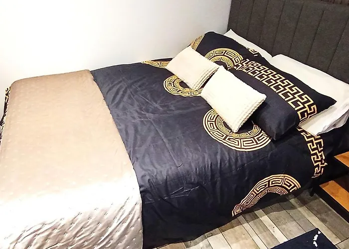 Luxury Attic Ensuite With Workspace & Free Parking Near Luas Homestay szállás *
