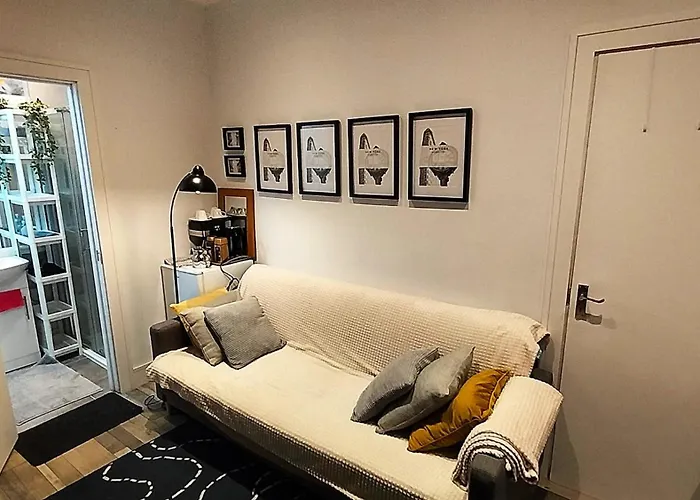 Homestay szállás Luxury Attic Ensuite With Workspace & Free Parking Near Luas Citywest