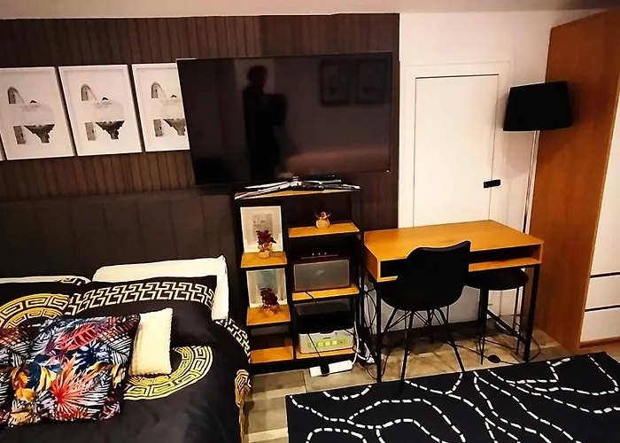 Luxury Attic Ensuite With Workspace & Free Parking Near Luas Homestay szállás Citywest