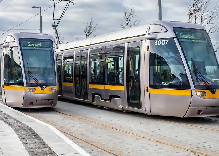 Homestay szállás Luxury Attic Ensuite With Workspace & Free Parking Near Luas Citywest