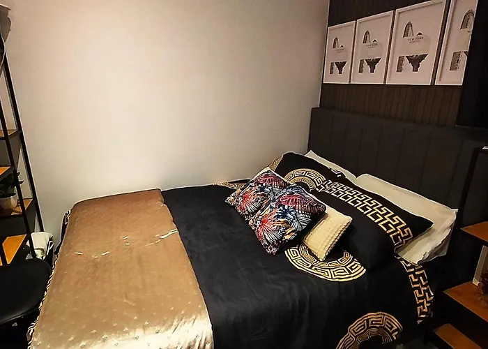 Luxury Attic Ensuite With Workspace & Free Parking Near Luas