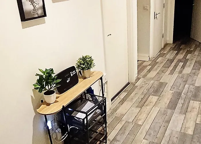 Luxury Attic Ensuite With Workspace & Free Parking Near Luas *